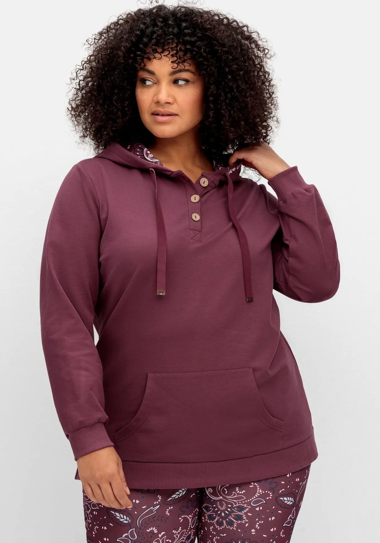 Kapuzensweatshirt mit Knopfleiste und Kängurutaschen