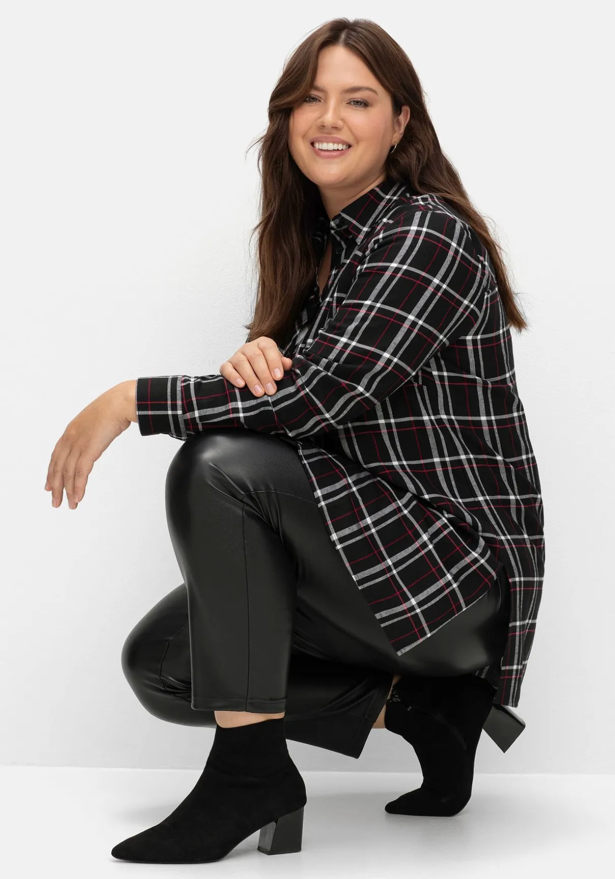 Karierte Longbluse mit Seitenschlitzen