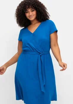 Kleid in Wickeloptik mit raffiniertem Rückenausschnitt