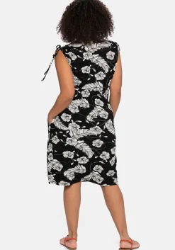 Kleid in Wickeloptik, mit floralem Druck