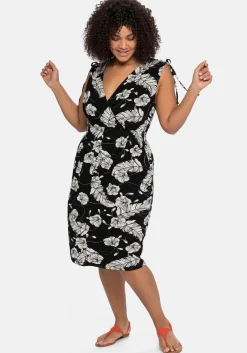 Kleid in Wickeloptik, mit floralem Druck