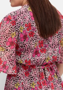 Kleid mit Blütenprint und Flügelärmeln