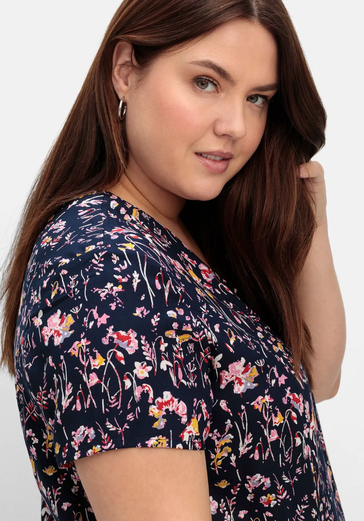 Kleid mit Knopfleiste und Blumendruck