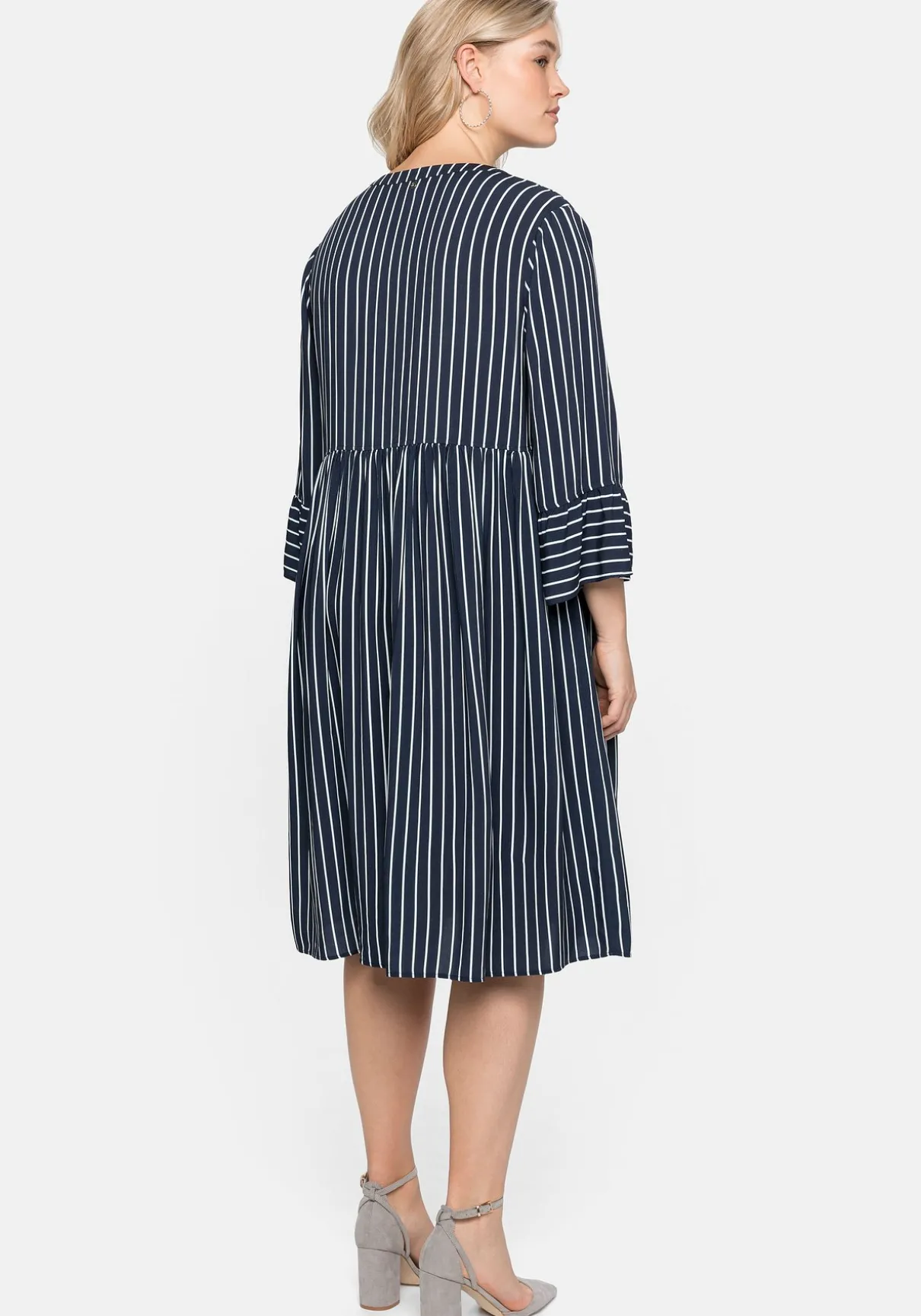 Kleid mit Streifen, weit schwingender Rock