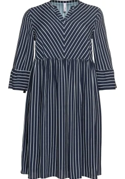 Kleid mit Streifen, weit schwingender Rock