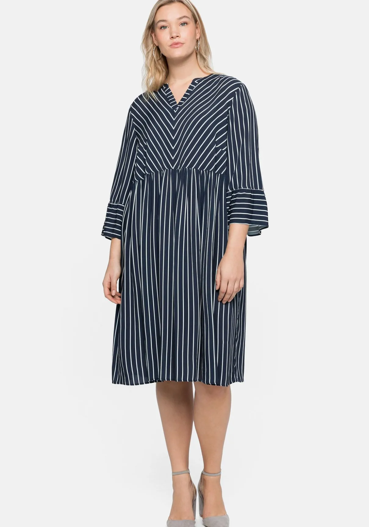 Kleid mit Streifen, weit schwingender Rock