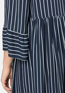 Kleid mit Streifen, weit schwingender Rock