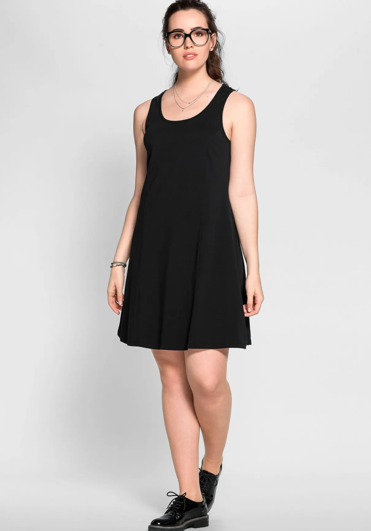 Knielanges, ärmelloses Kleid in A-Linie