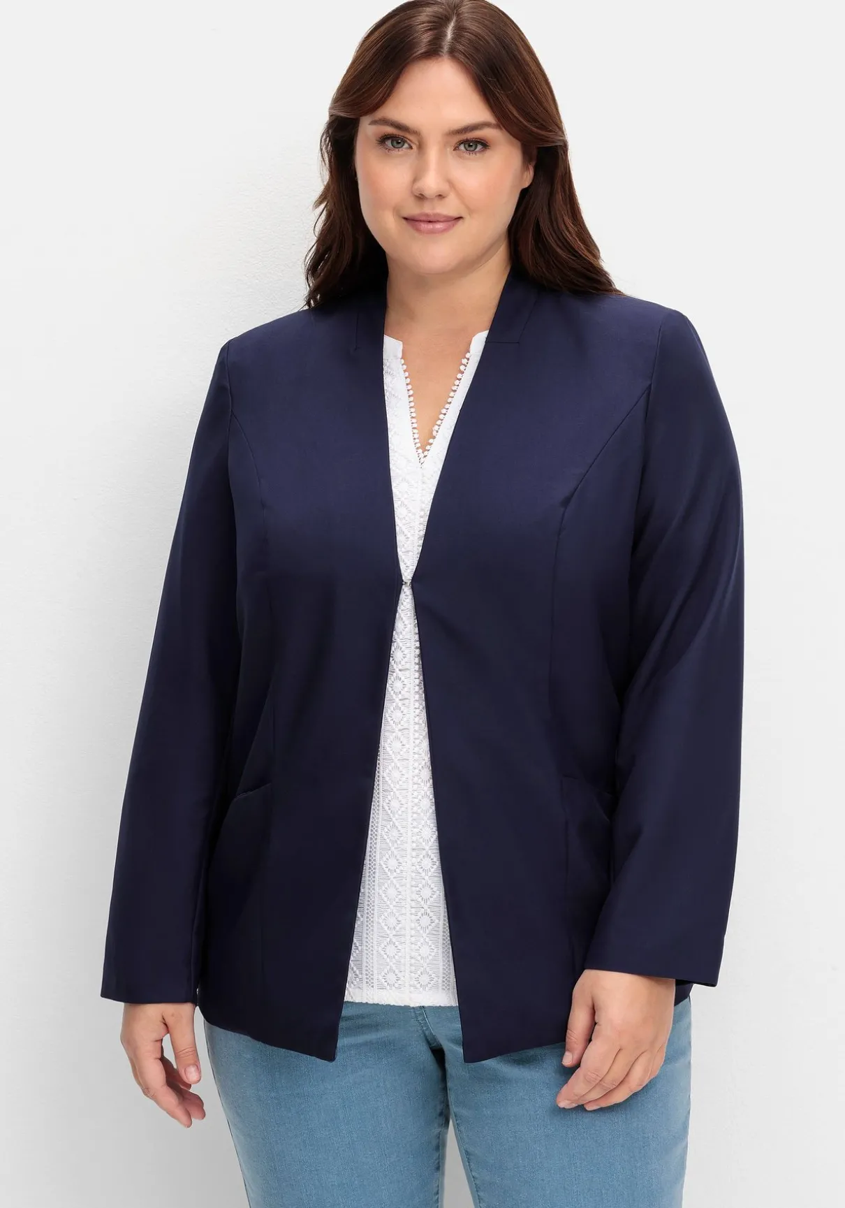 Kragenloser Blazer mit Hakenverschluss