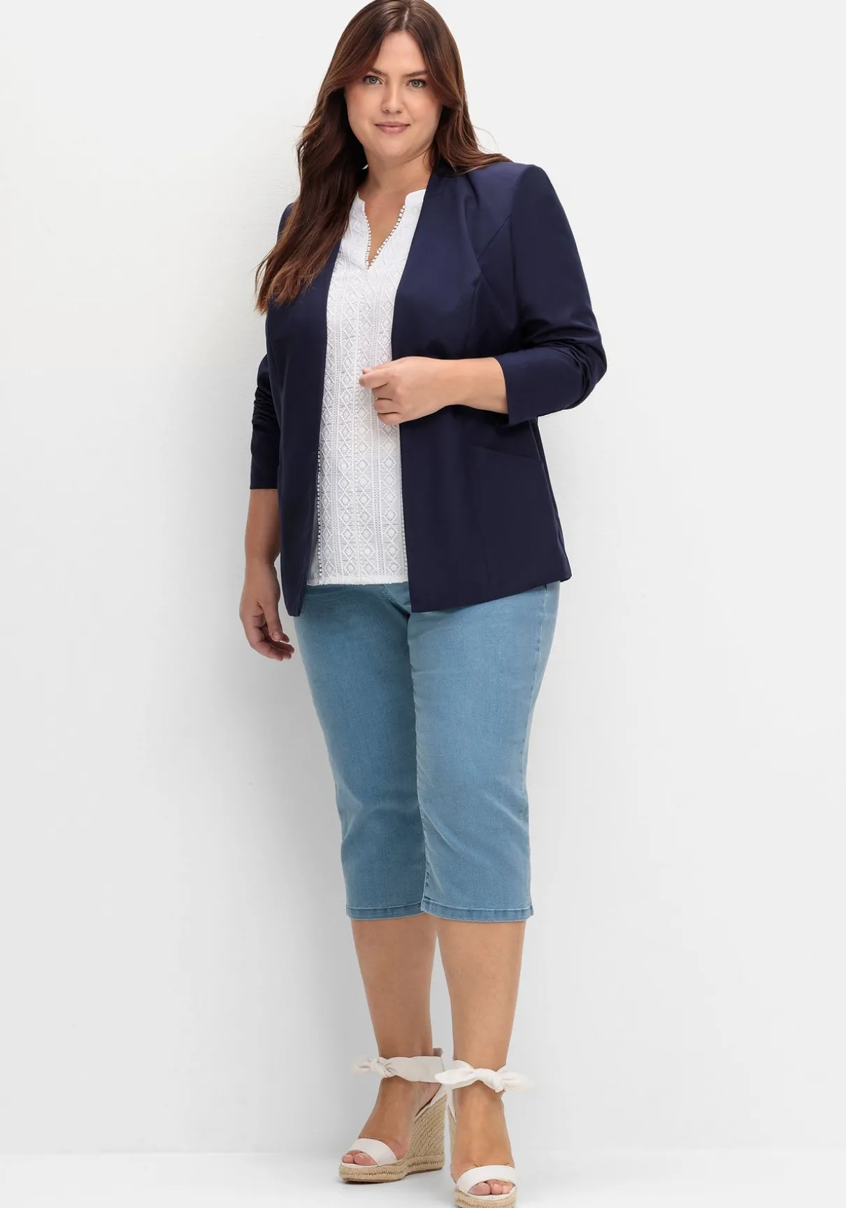 Kragenloser Blazer mit Hakenverschluss