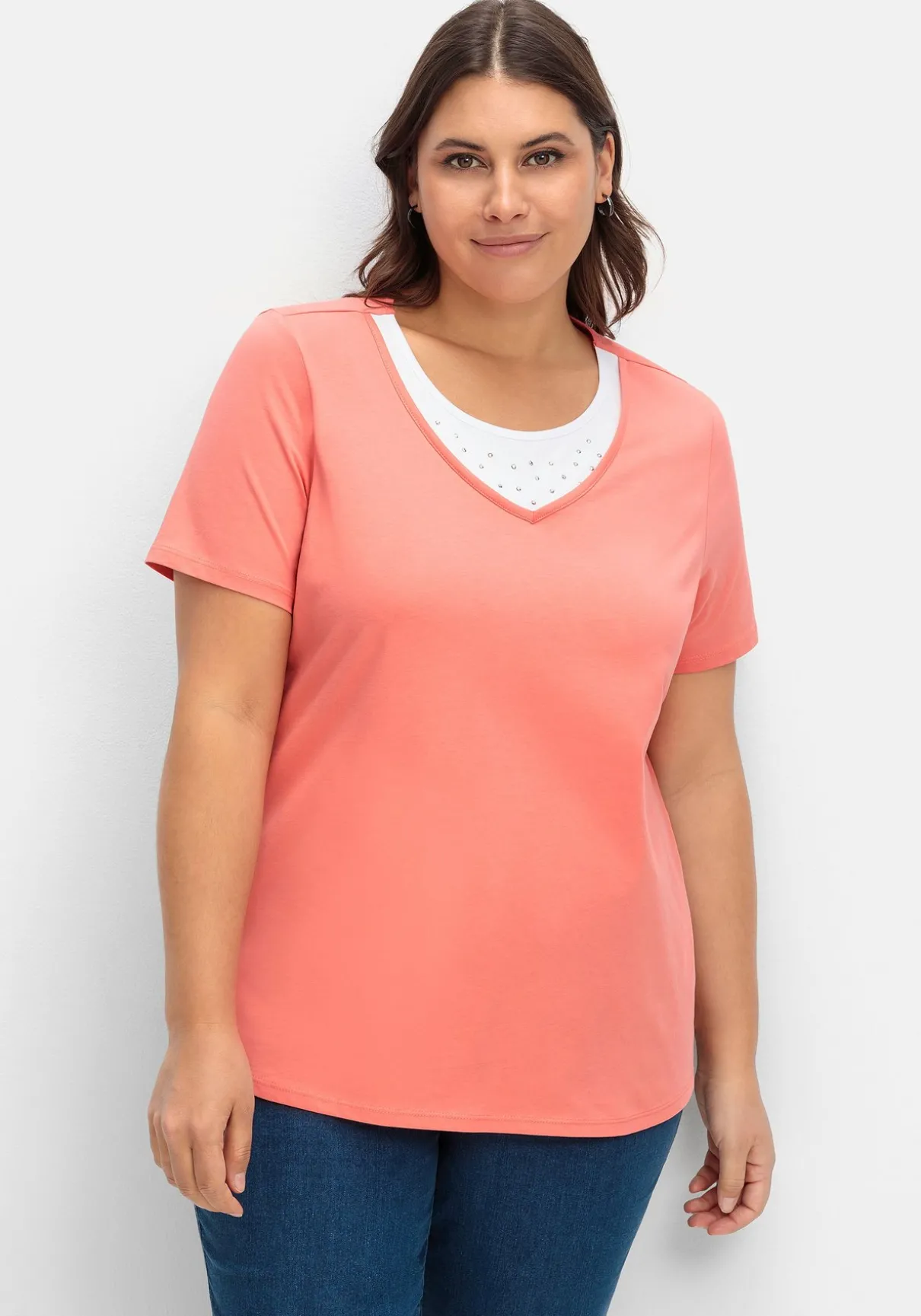 Kurzarmshirt in Layeroptik mit Ziernieten