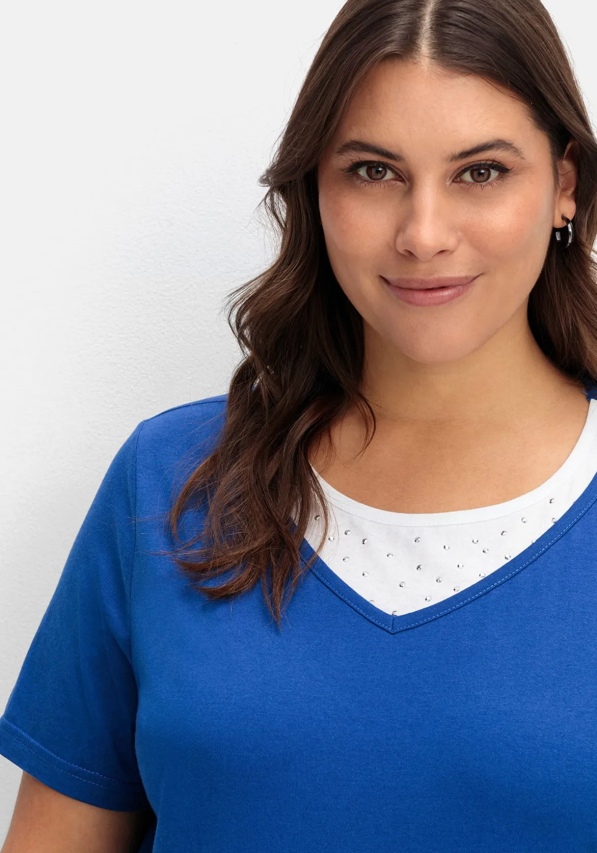 Kurzarmshirt in Layeroptik mit Ziernieten