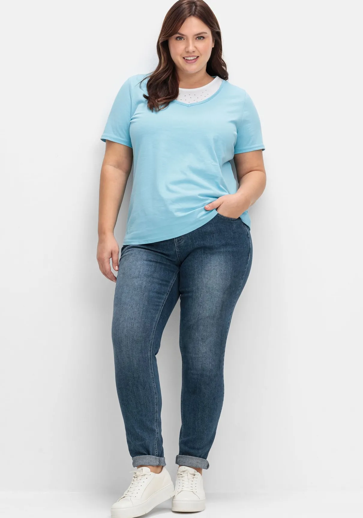 Kurzarmshirt in Layeroptik mit Ziernieten