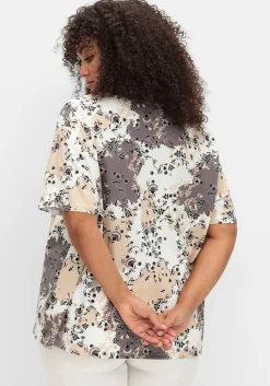Kurzarmshirt mit Allover- und Bordürenprint
