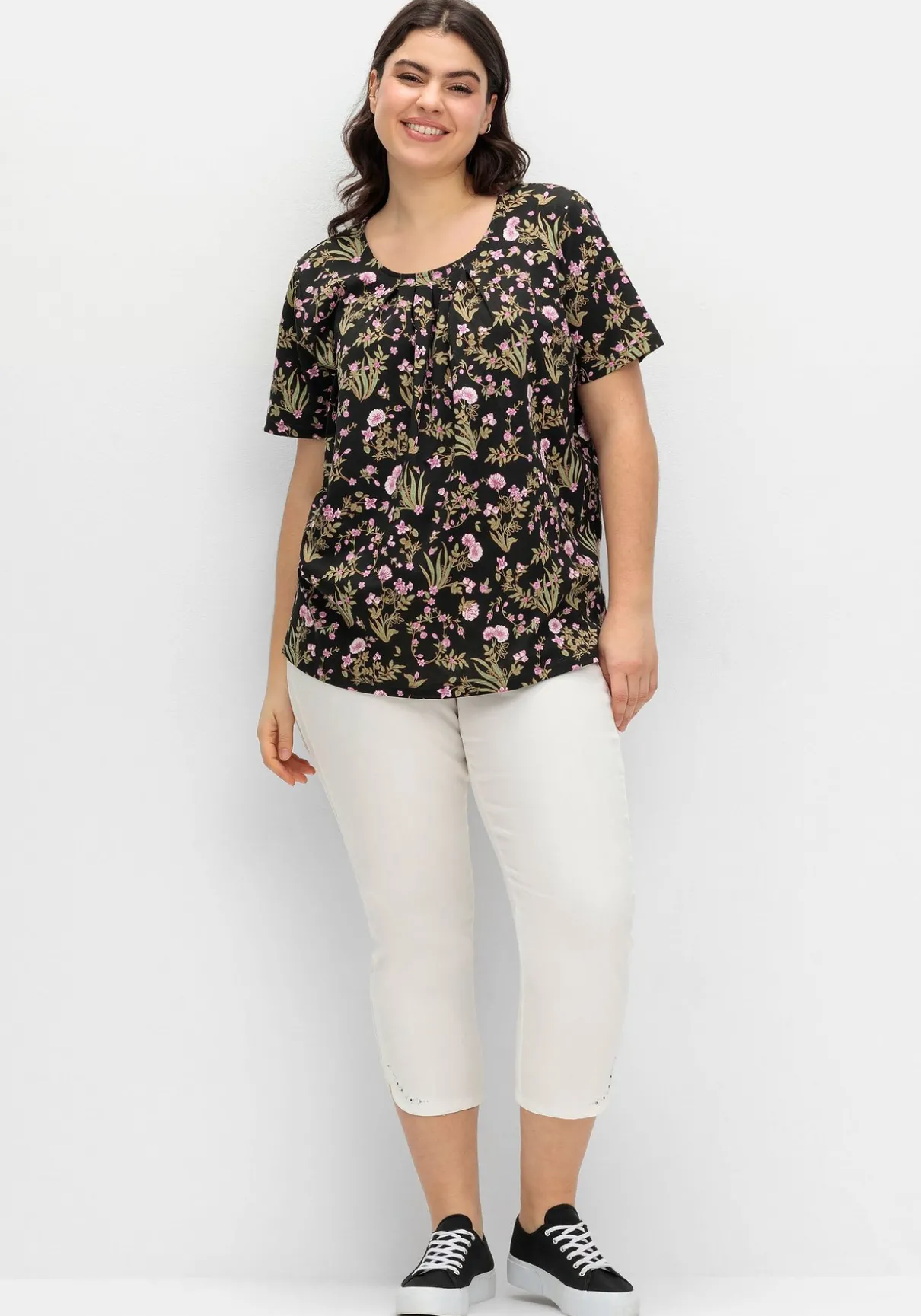 Kurzarmshirt mit Blumenprint und Faltendetails