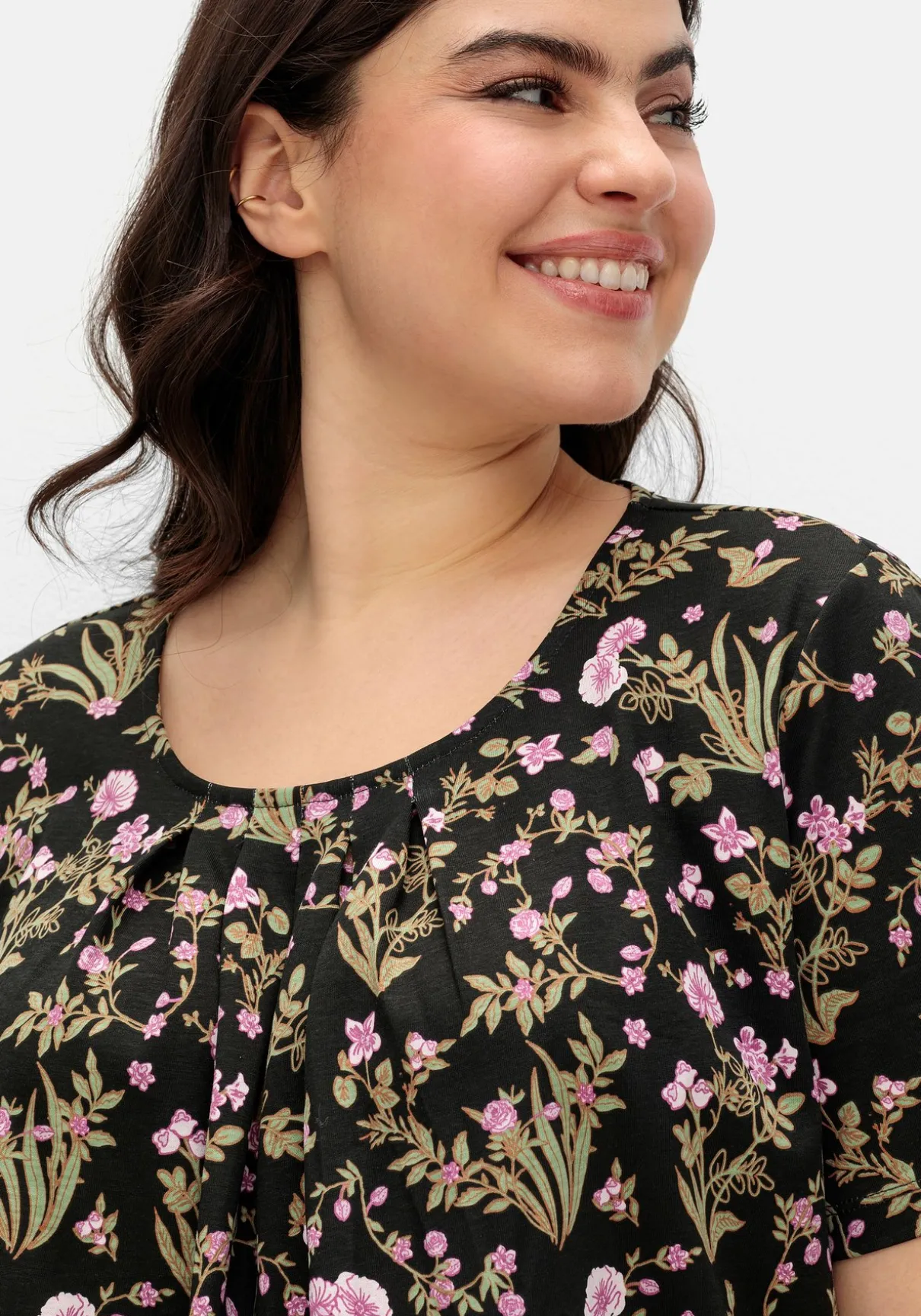 Kurzarmshirt mit Blumenprint und Faltendetails