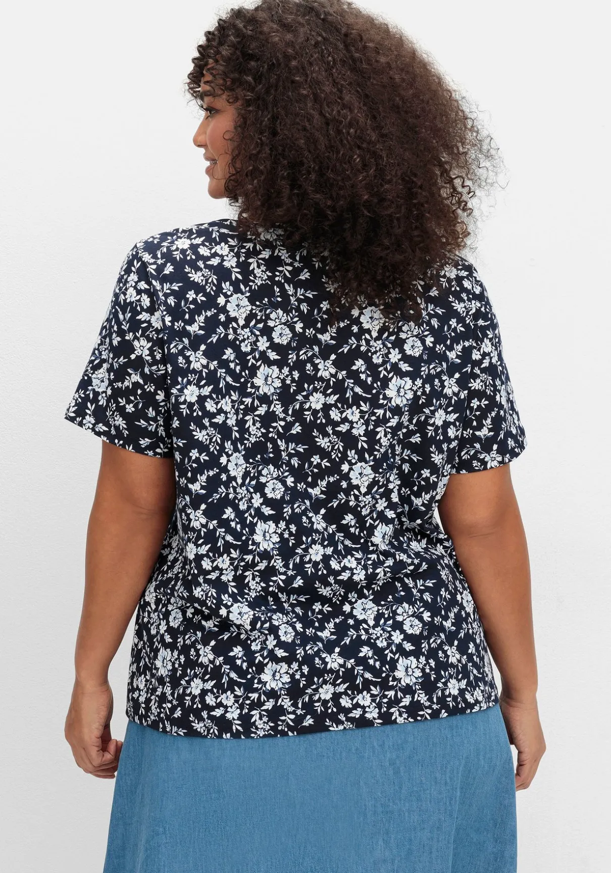 Kurzarmshirt mit Faltendetails am Rundhalsausschnitt