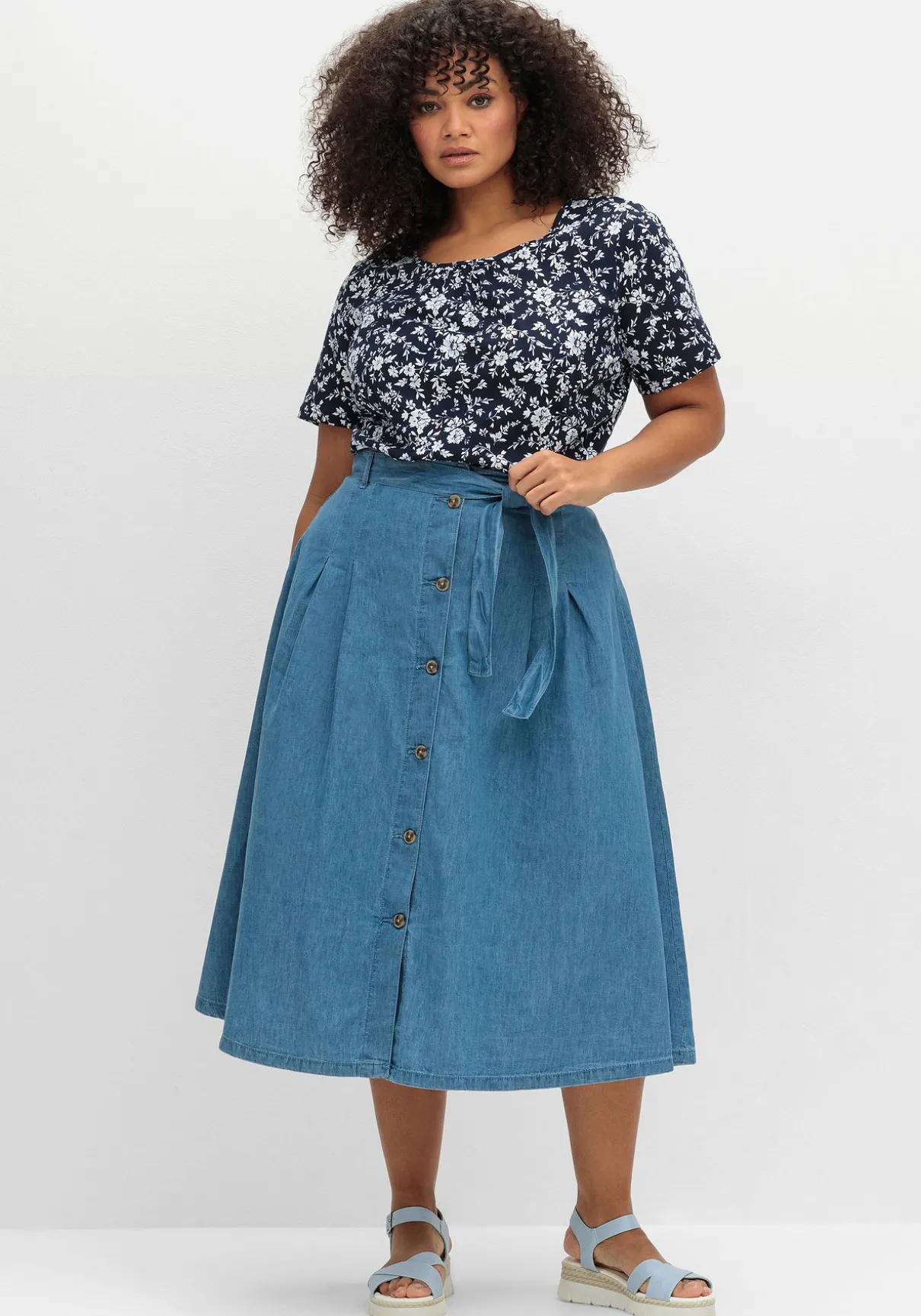 Kurzarmshirt mit Faltendetails am Rundhalsausschnitt