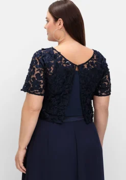 Kurzarm-Tunika aus floraler Spitze, im Rücken offen