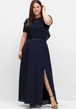 Kurzarm-Tunika aus floraler Spitze, im Rücken offen