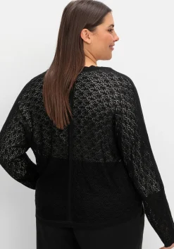 Kurze Ajour-Strickjacke mit Knopfverschluss