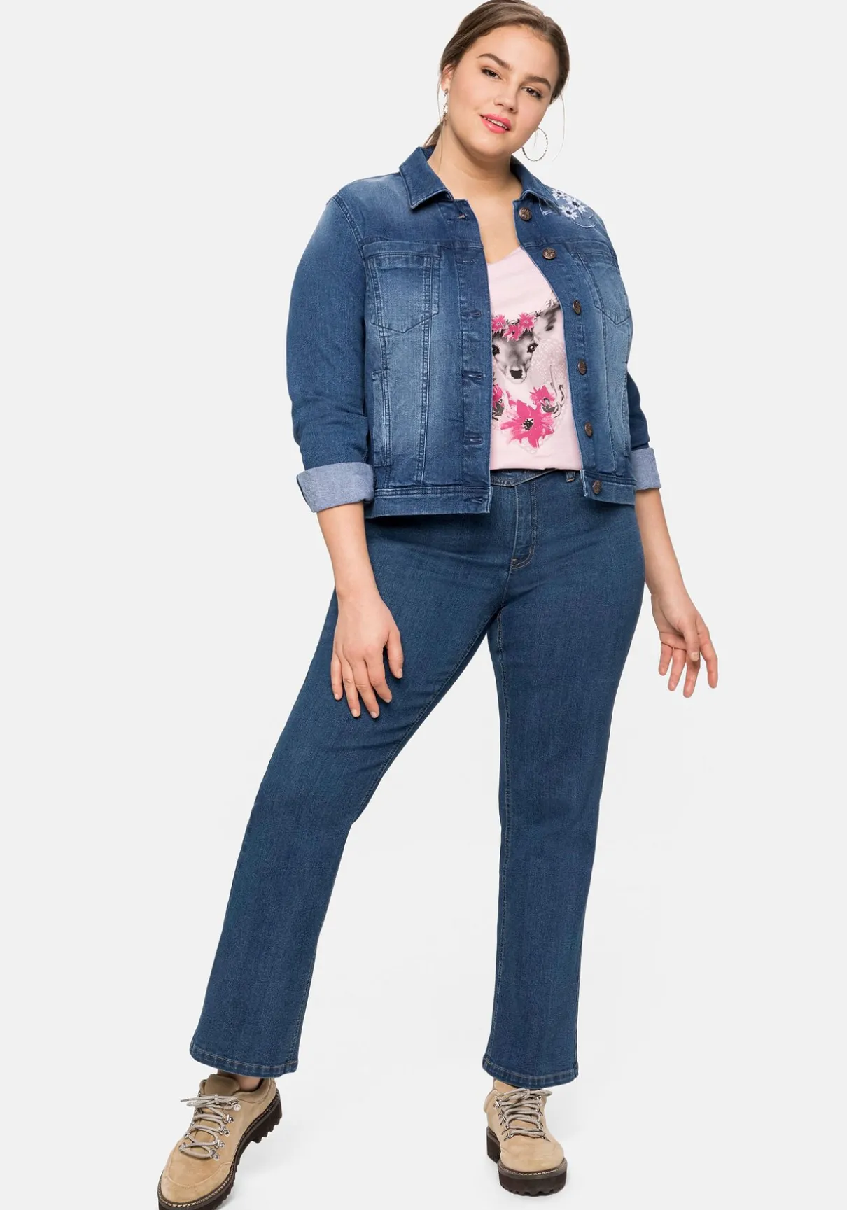 Kurze Jeansjacke mit Trachten-Stickereien