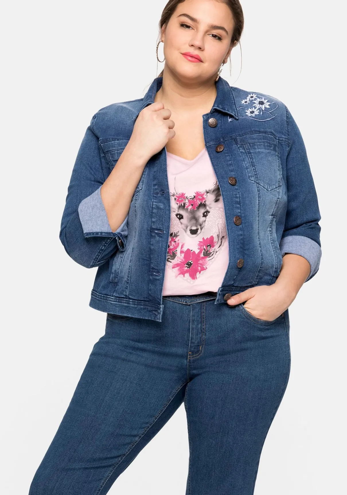 Kurze Jeansjacke mit Trachten-Stickereien