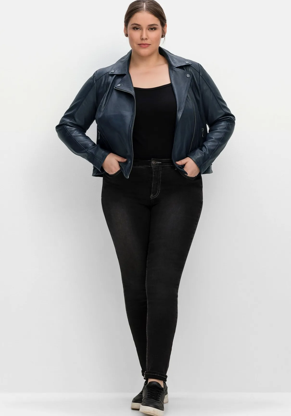 Kurze Lederjacke aus Lammnappa, im Biker-Stil