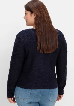 Kurze Strickjacke aus weichem Bouclé