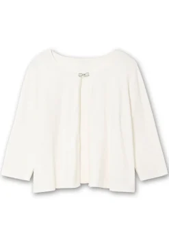 Kurze Strickjacke mit Zierspange am Ausschnitt