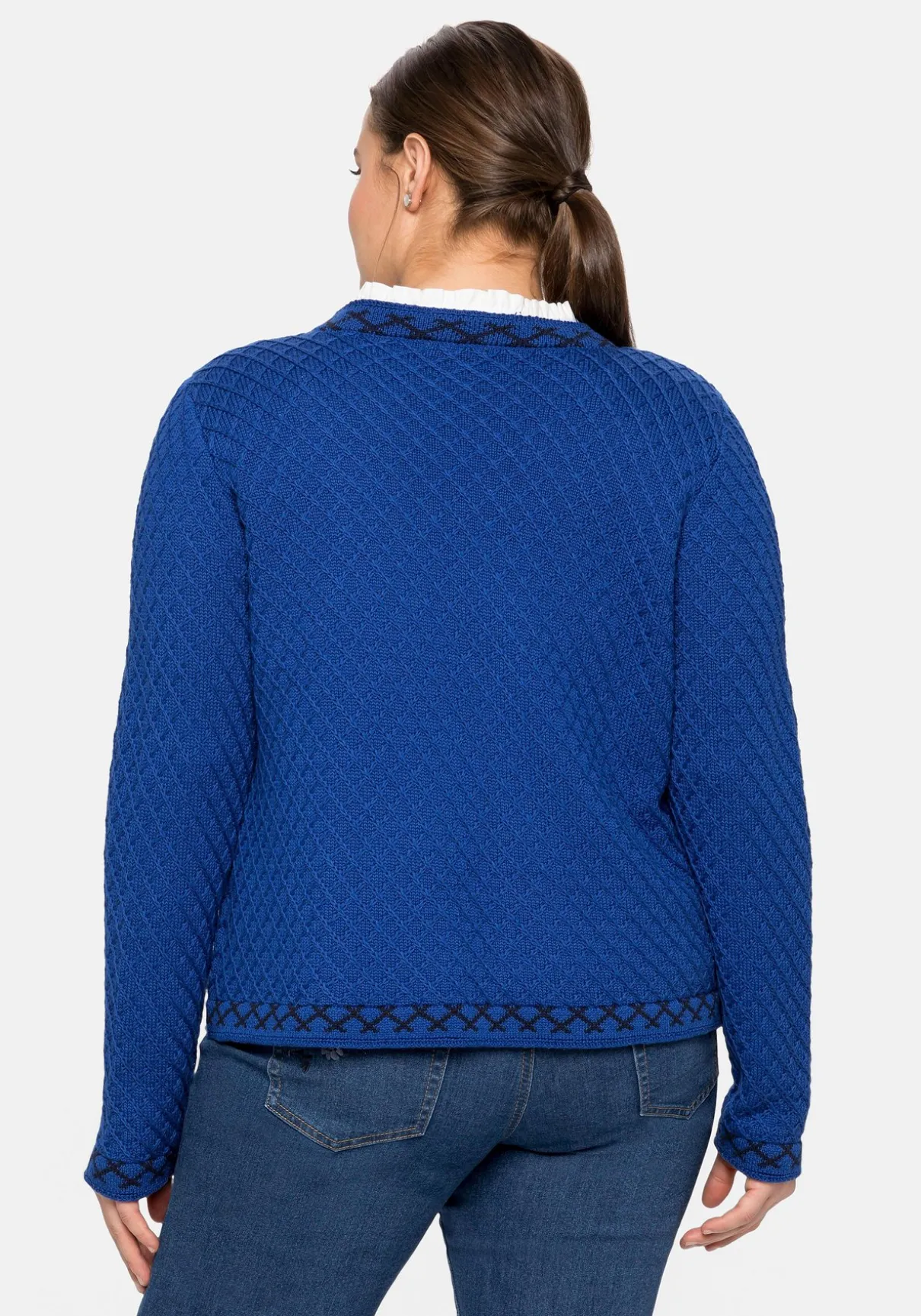 Kurze Trachten-Strickjacke mit Zierborte
