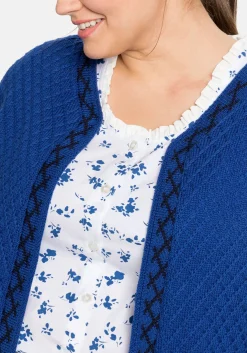 Kurze Trachten-Strickjacke mit Zierborte