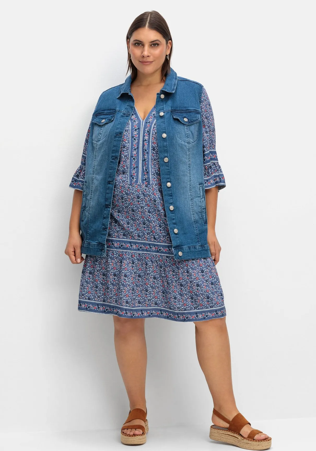 Kurzes Tunikakleid mit Zierband-Details