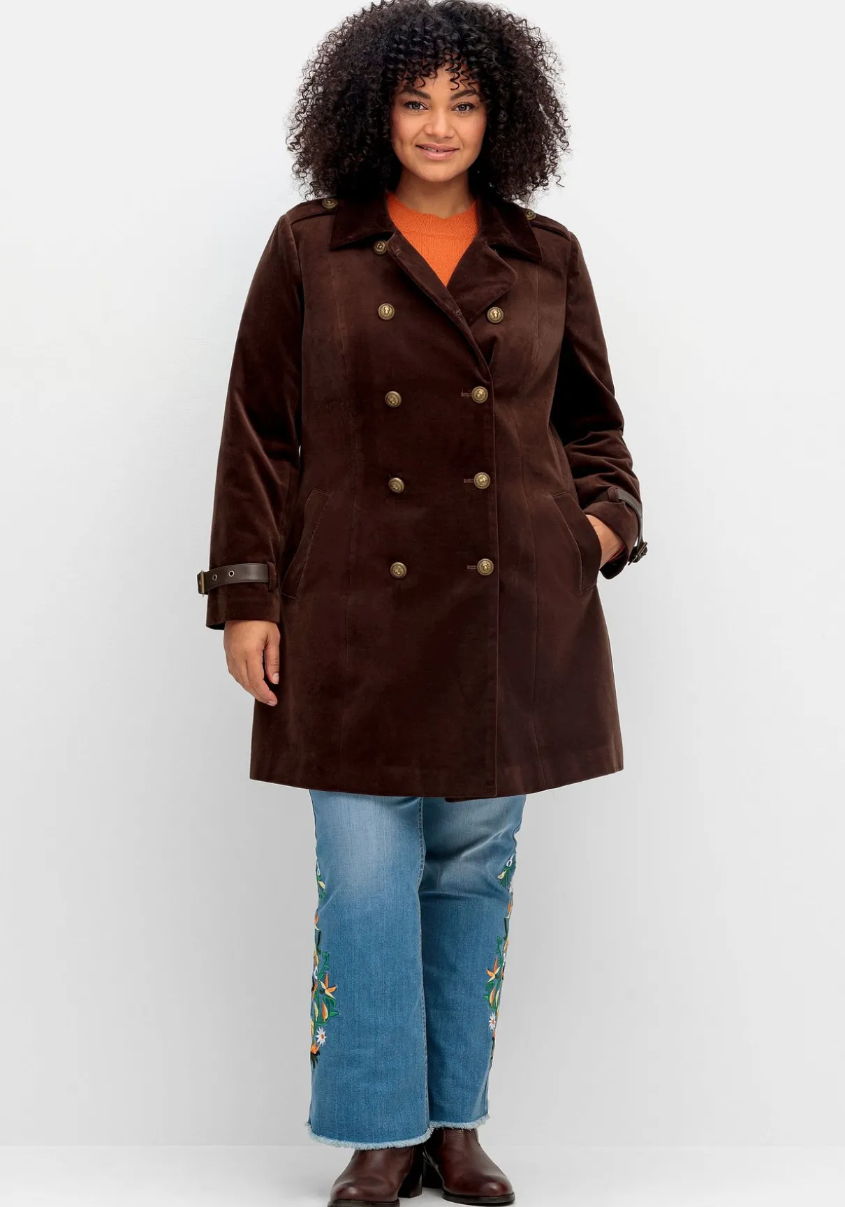 Kurzmantel in Samtoptik, mit 2-reihiger Knopfleiste