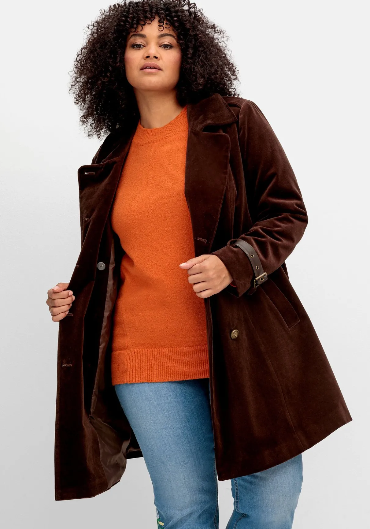 Kurzmantel in Samtoptik, mit 2-reihiger Knopfleiste