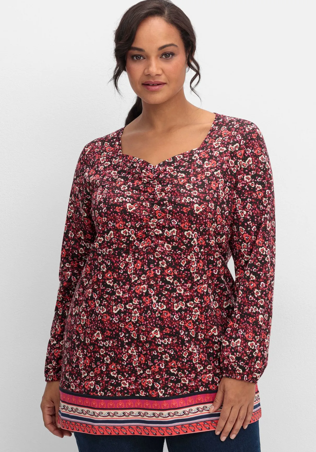 Langarmshirt mit Alloverprint und Herz-Ausschnitt