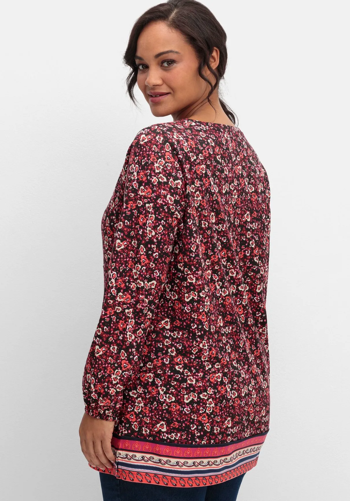 Langarmshirt mit Alloverprint und Herz-Ausschnitt