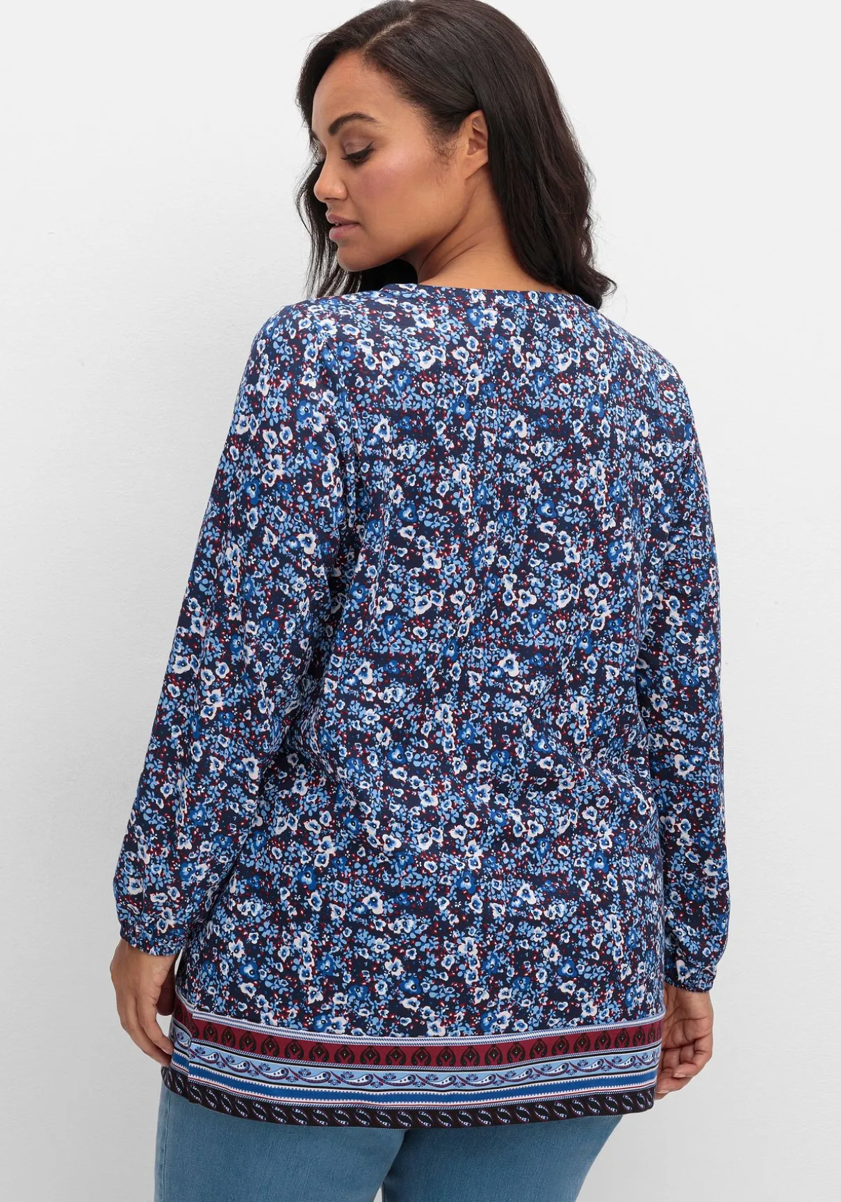 Langarmshirt mit Alloverprint und Herz-Ausschnitt