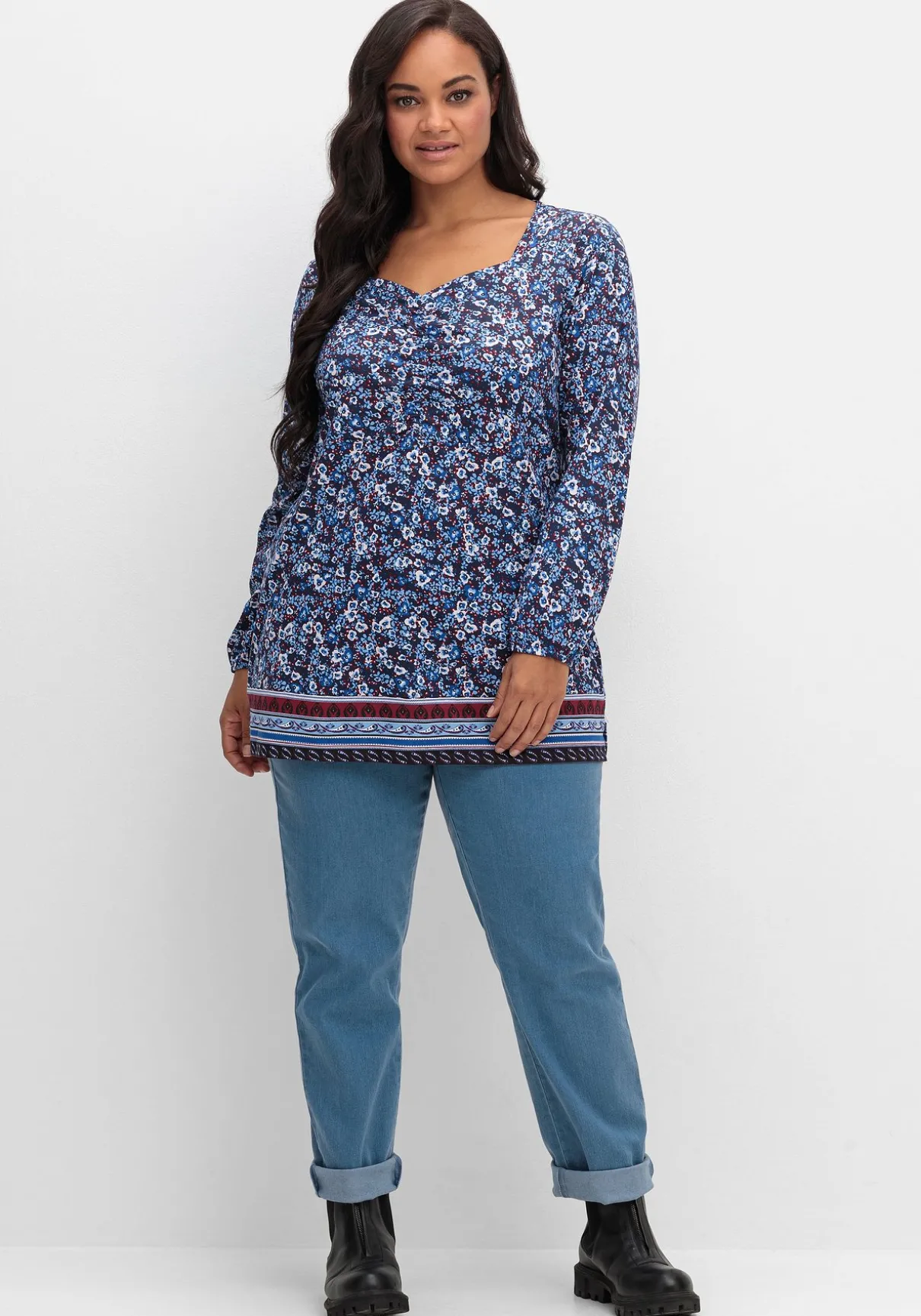 Langarmshirt mit Alloverprint und Herz-Ausschnitt