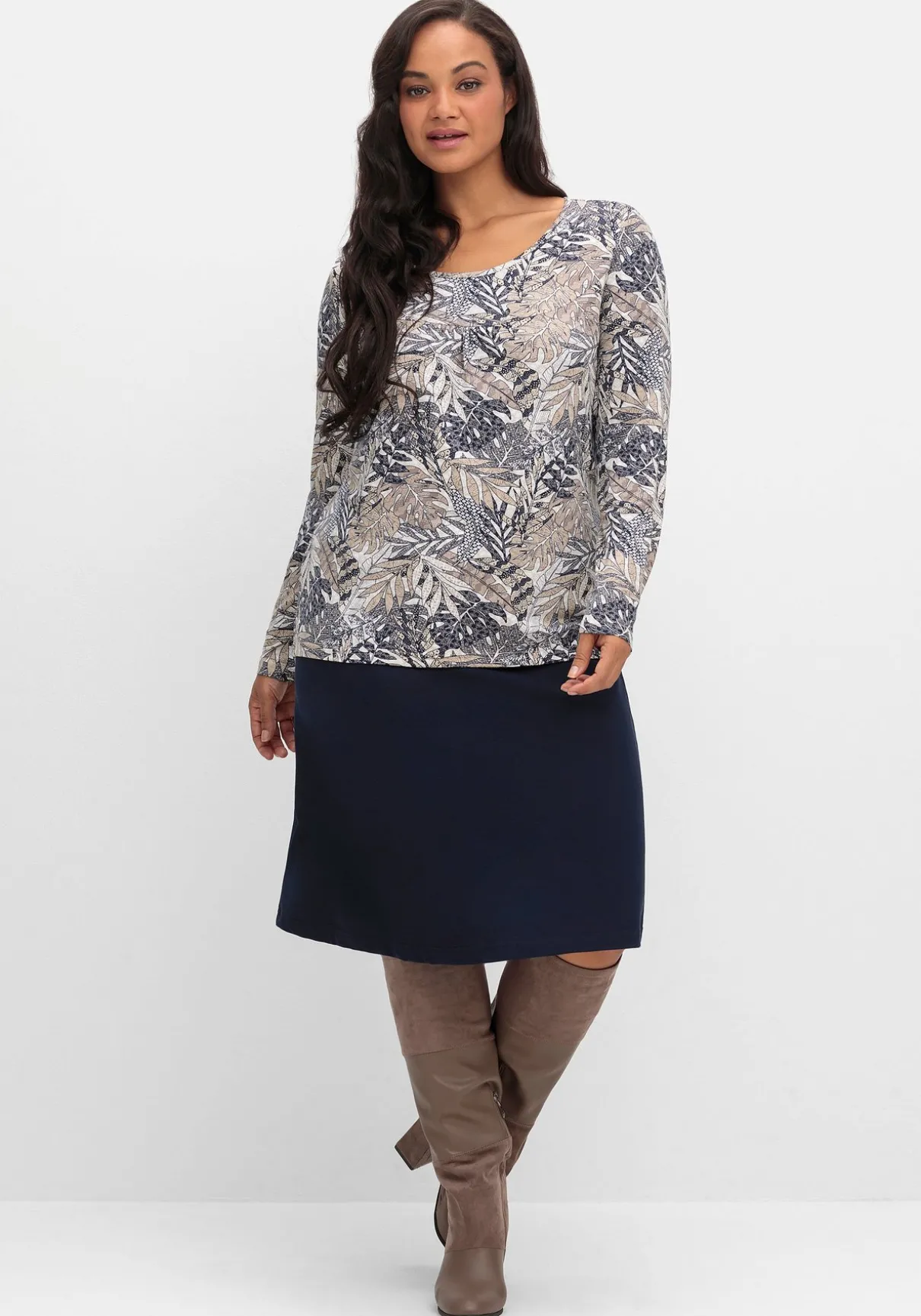 Langarmshirt mit Blätterprint und Faltendetail vorn