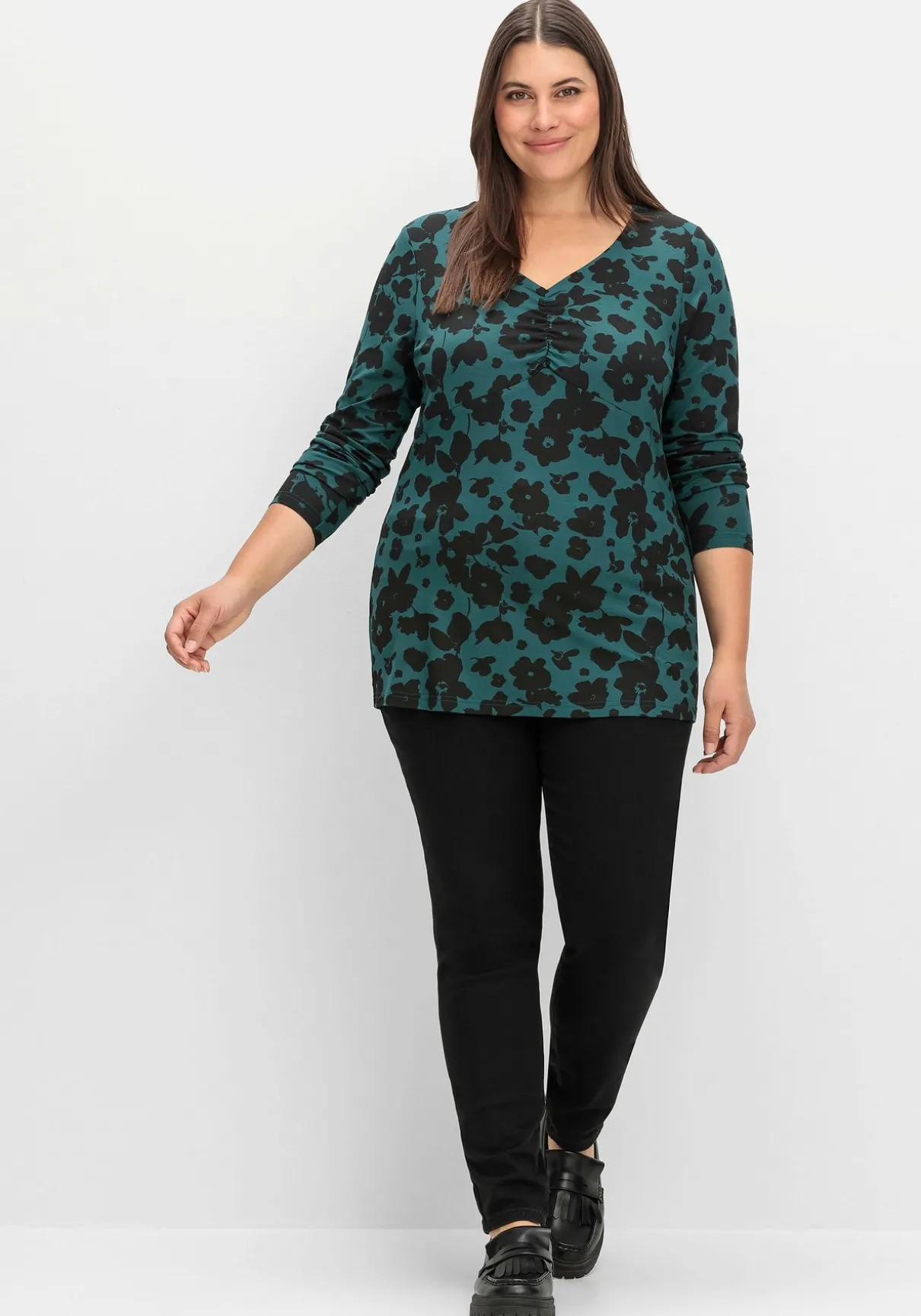 Langarmshirt mit Blumendruck und V-Ausschnitt