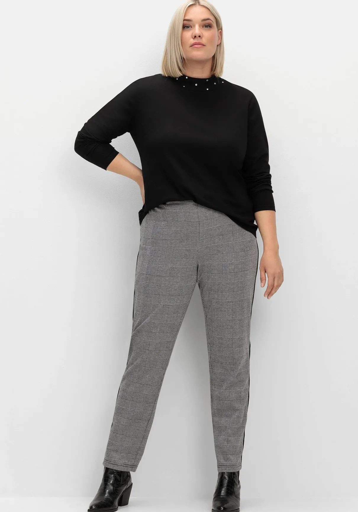 Langarmshirt mit Stehkragen und Glitzerdetails