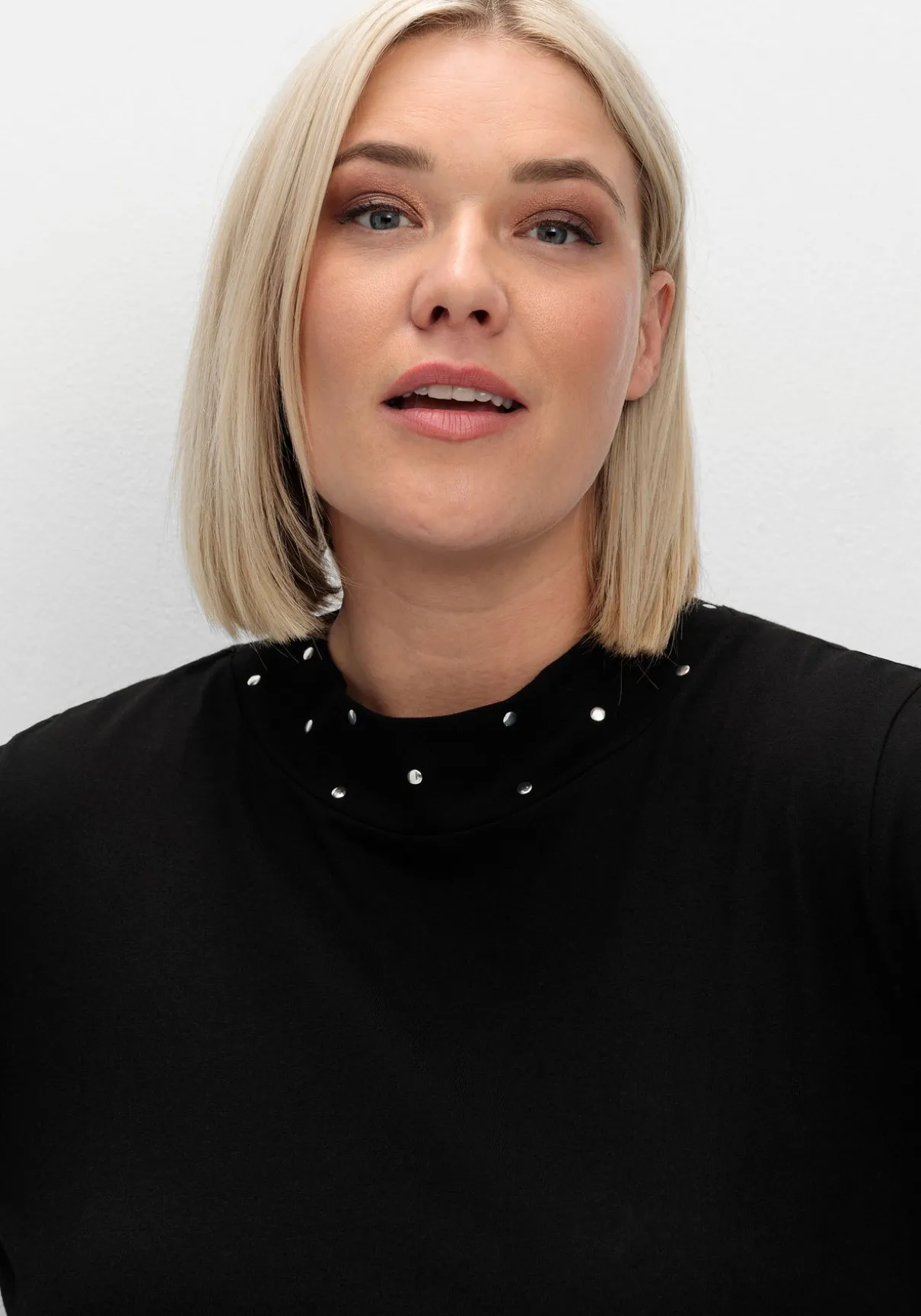 Langarmshirt mit Stehkragen und Glitzerdetails