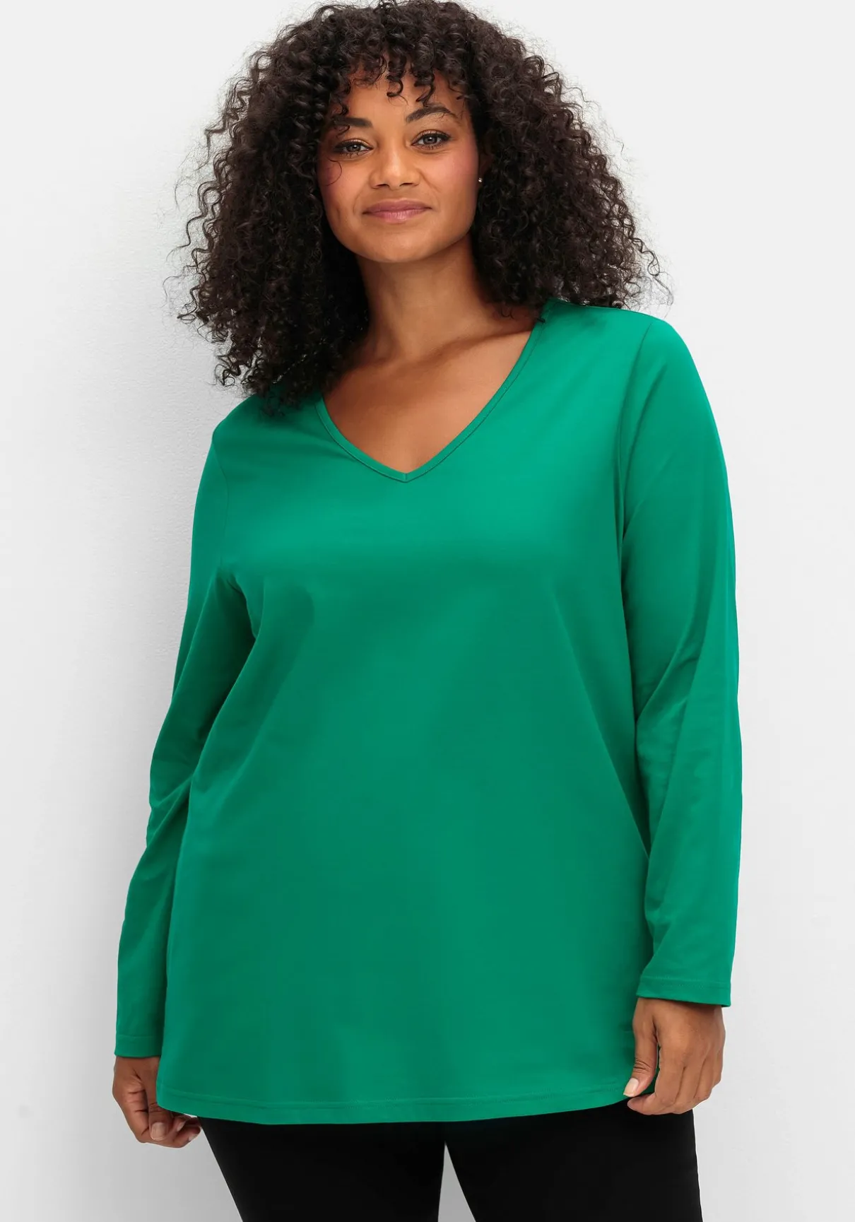 Langarmshirt mit V-Ausschnitt, in leichter A-Linie