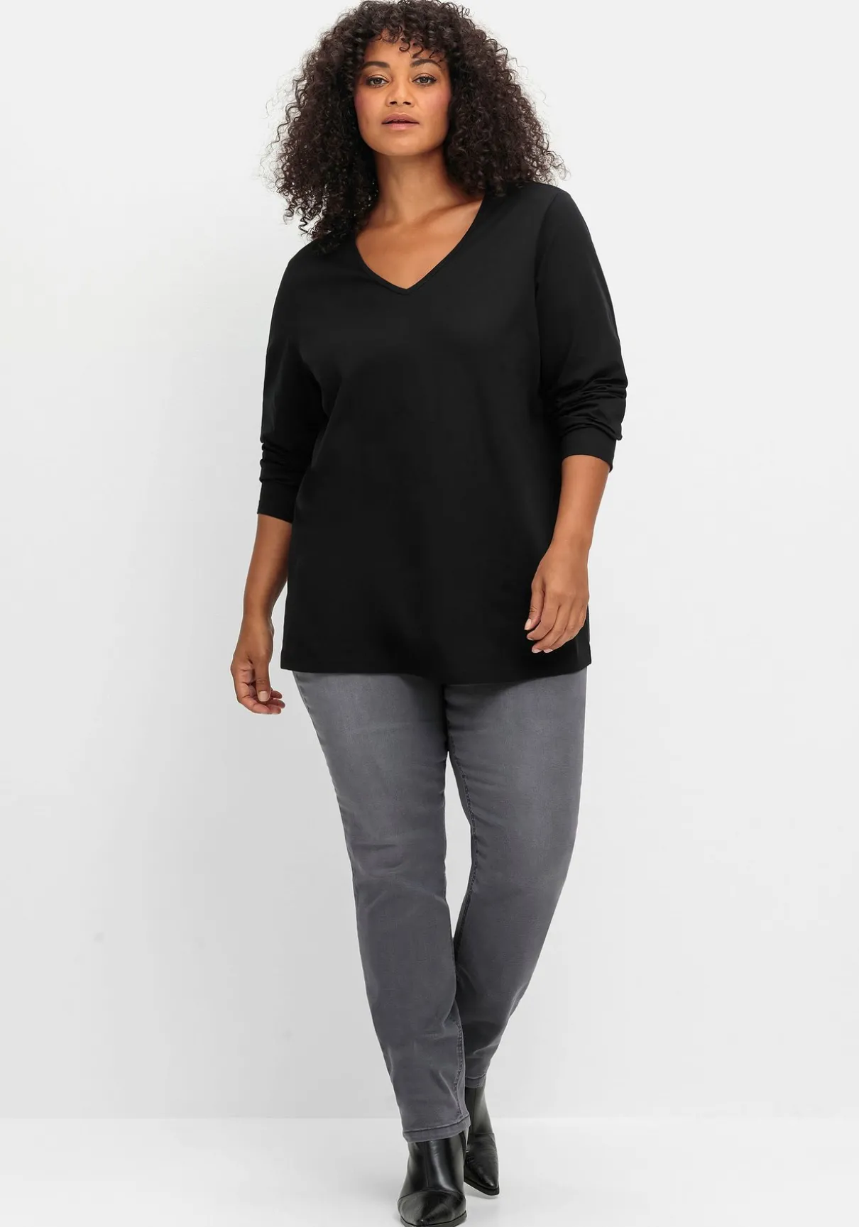 Langarmshirt mit V-Ausschnitt, in leichter A-Linie