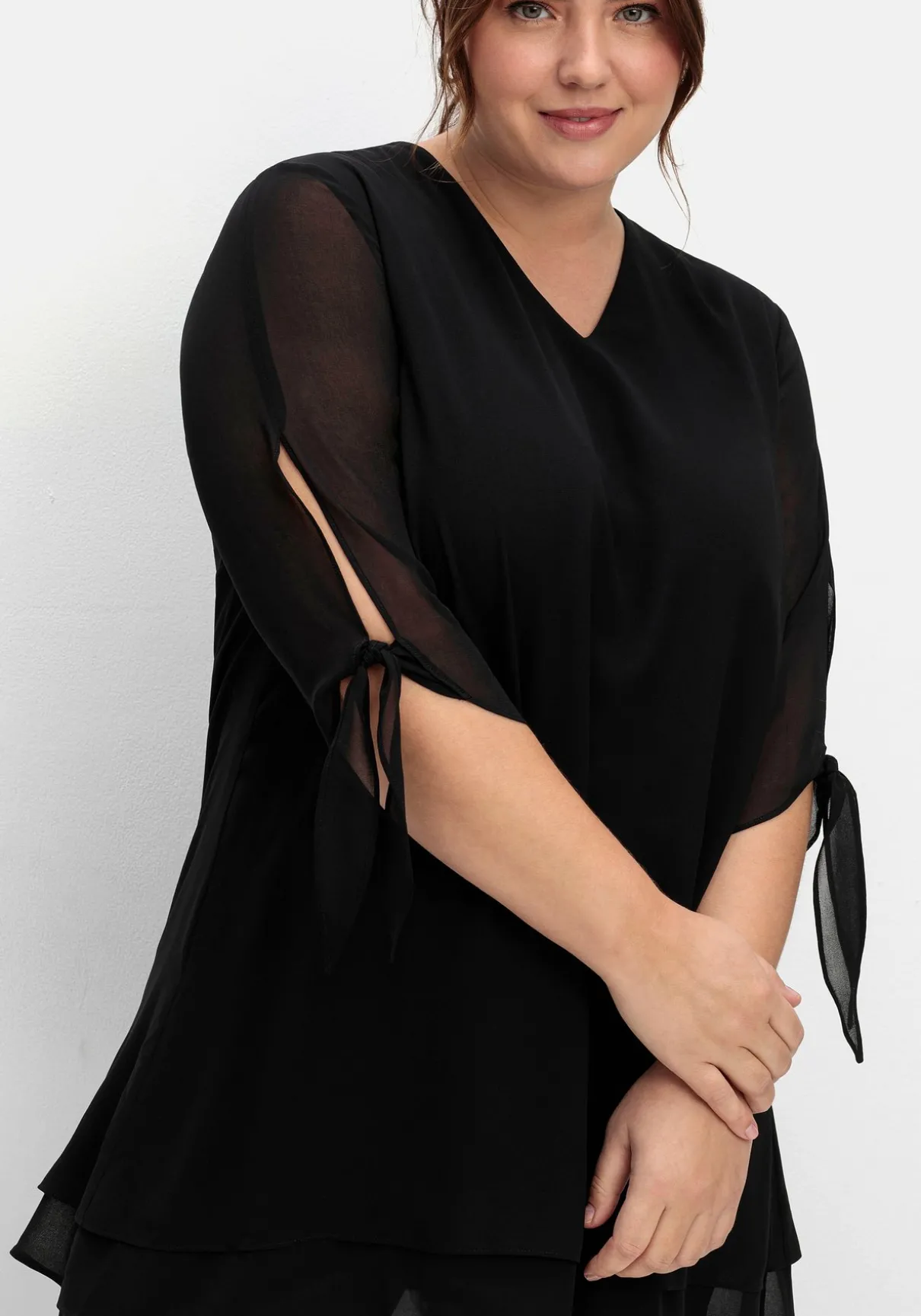 Lange Chiffontunika in Lagenoptik