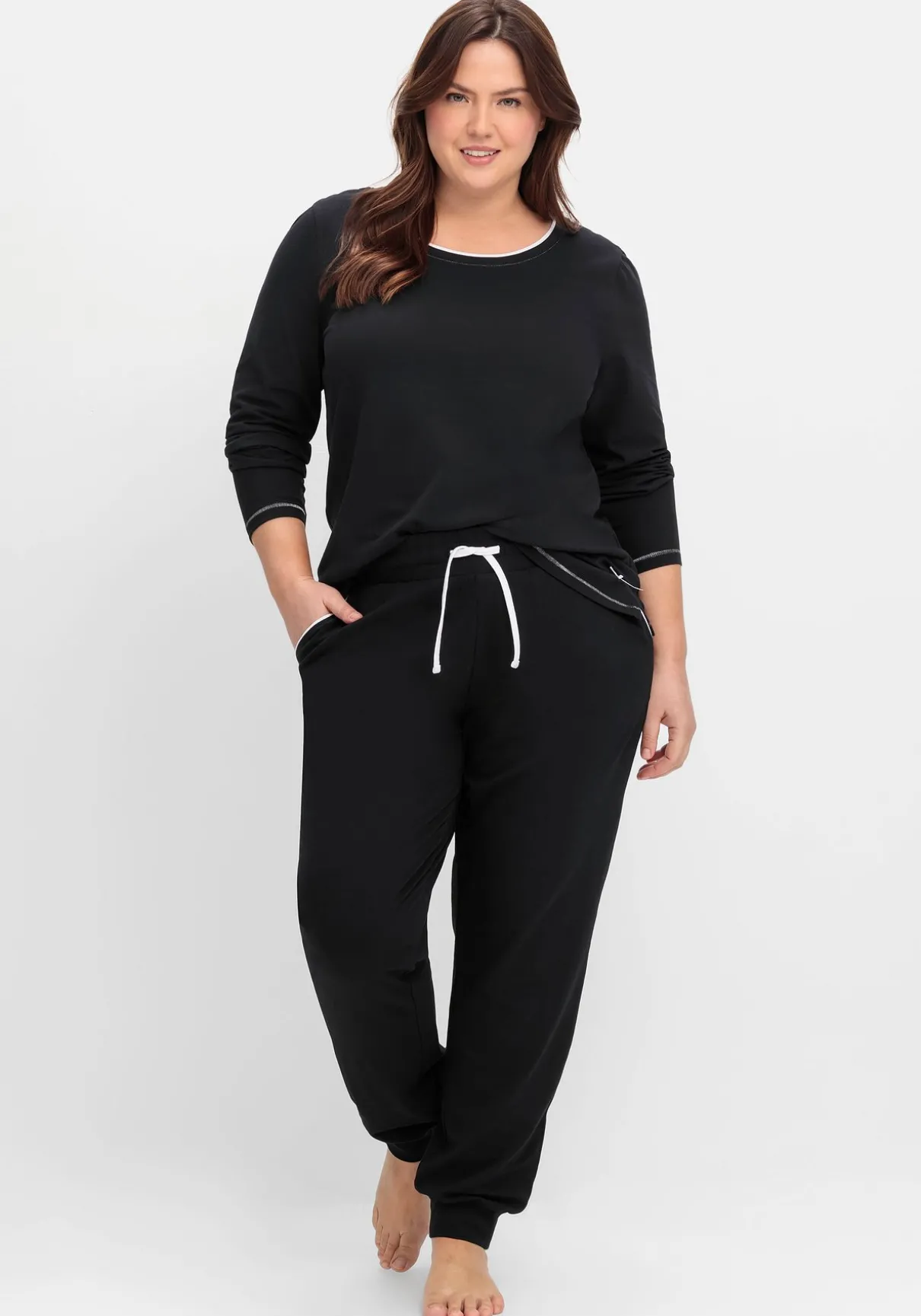 Lange Schlafhose mit schmalem Bein und Kontrastdetails