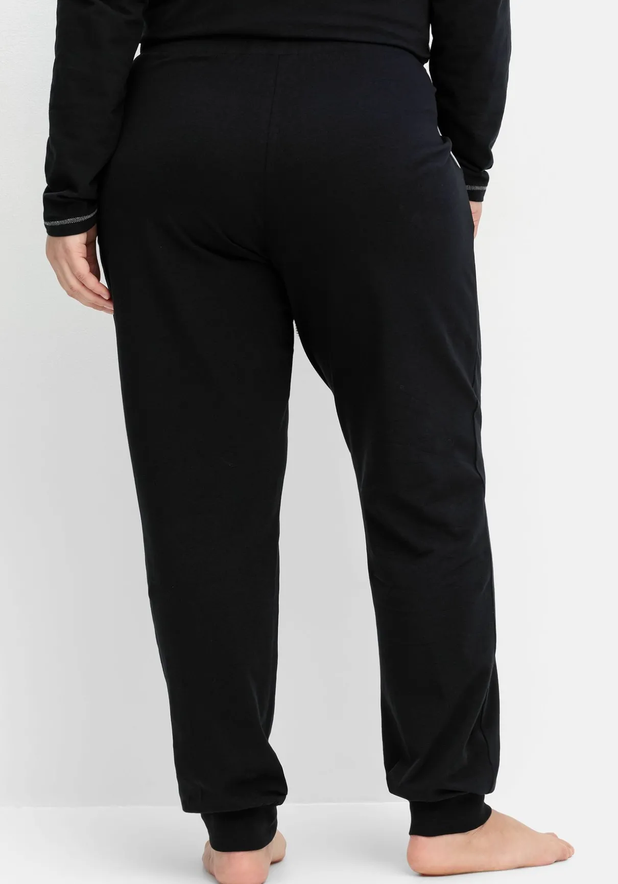 Lange Schlafhose mit schmalem Bein und Kontrastdetails