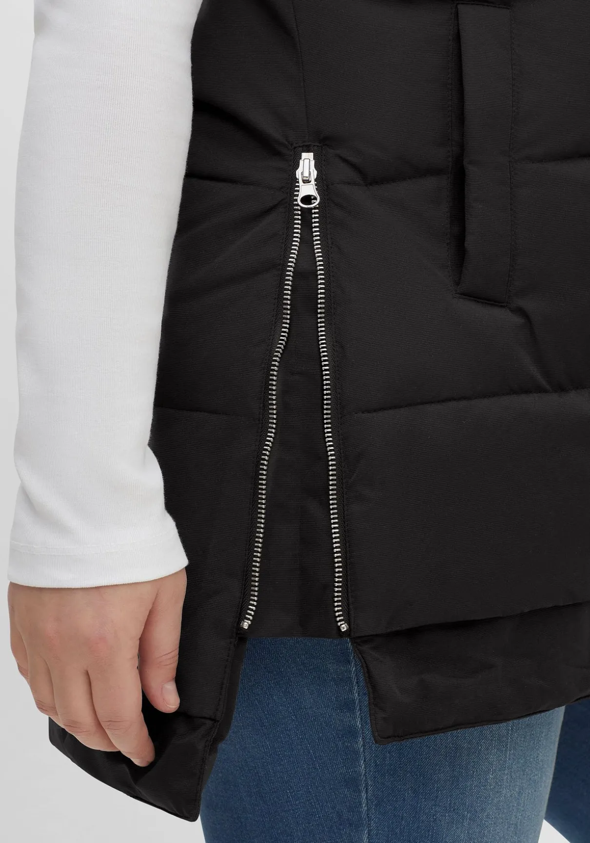 Lange Steppweste im Lagenlook, mit Kapuze