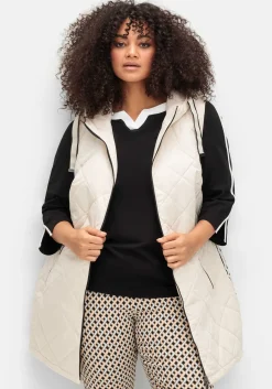 Lange Steppweste mit Kapuze und Kontrastdetails